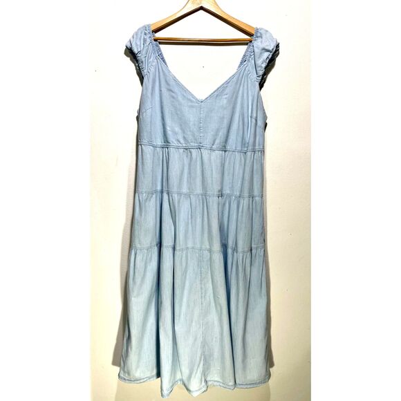 Old Navy denim maxi dress broomstick smoke back light wash blue casual women 2X - Picture 2 of 7